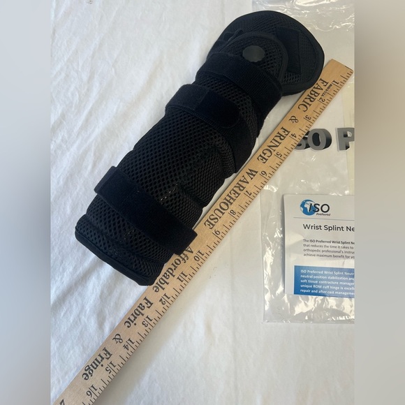 ISO PREFERRED WRIST SPLINT NEUTRAL POSITION STABLIZER.   UNIVERSAL FIT - Picture 1 of 7